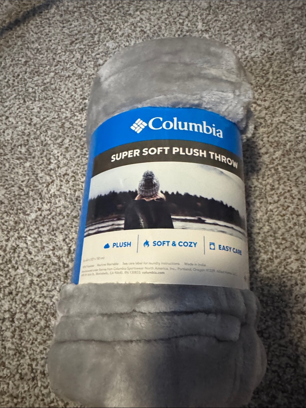 Columbia Plush Throw Blanket - Light Gray